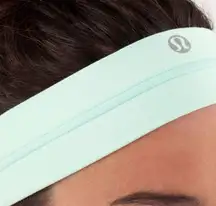 Fly Away Tamer Headband Mint Moment
