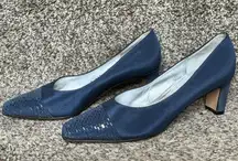 ST JOHN COLLECTION Vintage Nicolette Blue Satin Sequins Block Heeled Pump Size 6