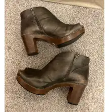 Dansko Women's Delphina Peep Toe Bootie in Aged Bronze Metallic, sz 37