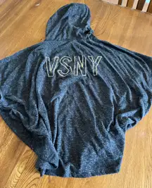 Victoria’s Secret NEW YORK Hooded VSNY Work Out Shirt Size Large Gray 