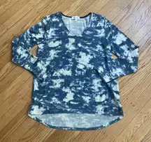 Gilli Blue Acid Wash Tie Dye Waffle Knit Long Sleeve V-Neck Top Size Large