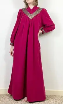 Vintage Vanity Fair Red Violet Embroidered Maxi Housecoat Robe w/Pockets Size M