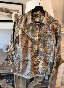 Under Armour NWOT Realtree Camo Pocket Logo Button Down Size Medium