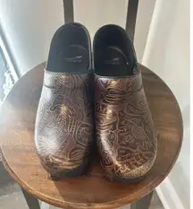 Dansko Clogs Shoes Womens 9 Brown Leather Floral Embossed Tooled Comfort Slip On