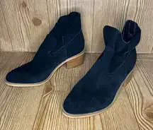 Steve Madden Boots Womens Ankle Booties 9M Black Suede Low Heeled Leo 
Women’s 9