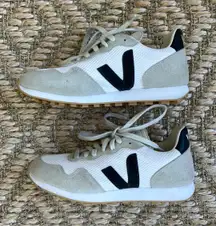 VEJA Sneakers