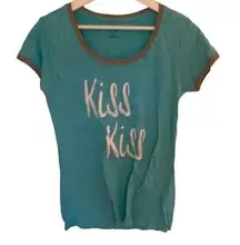 Hype blue green Kiss kiss graphic  t shirt large shirt sleeve