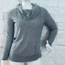 lou & gray sweater color gray front packets size S excellent condition