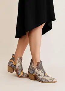 Arider Girl Faux Snakeskin Ankle Booties Size 7