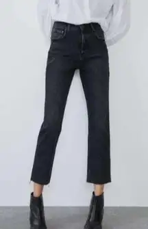 ZARA HIGH RISE TRUMPET FLARE
CROPPED DENIM JEANS — BLACK/GRAY SIZE 6 / 28 — NWT