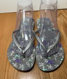 Havaianas Slim Sandals Womens Size 7/8 Gray Floral Bird Print Thong Flip Flops