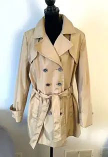 Elegant trench coat for spring 🌸