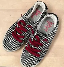 Jellypop houndstooth sneaker slide. Good used condition 5 1/2 to 6