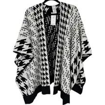 NWT Chicos Black White Houndstooth Knit Ruana Reversible Covering Poncho Sz S/M
