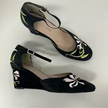 Newport News Black Suede Floral Embroidered Wedge Sandals Womens 8.5 Ankle Strap