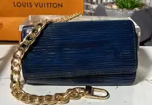 Louis Vuitton Authentic 💙 Epi Key Case