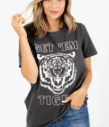 BOUTIQUE - Get Em Tiger Graphic T-shirt, Size small