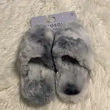 Women’s Slippers size 8-9 Large size so fluffy and beautiful color gray /silver