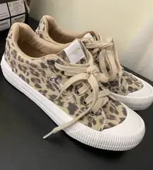 Rocket Dog Cheery Canvas Sneakers for Women in Leopard Size 10
