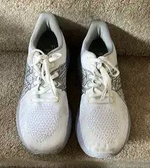 New Balance white sneakers size 8.