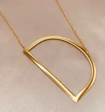 Elegant Gold Geometric Necklace Letter D
