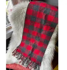 Abercrombie &Fitch Cozy Red and Gray Plaid Scarf - Ideal for Winter Warmth