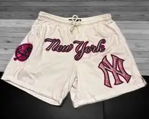 New York Yankees Women's Shorts size L