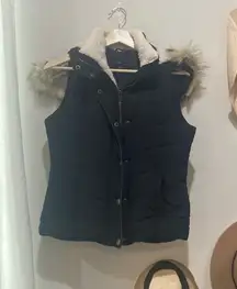 Aeropostale black quilted vest with hood fur line is removeable