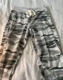 American Eagle  Camo sweatpants