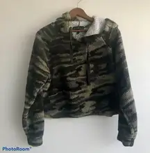 Camo cropped fleece hoodie size large