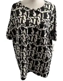 LuLaRoe NWT Disney Queens cute T-shirt that runs big