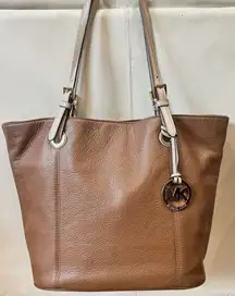 Michael Kors jet set carryall tan/cream