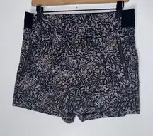 Athleta 533551 Trekkie North‎ Mid Rise Short Printed Black Hike Travel Size 8