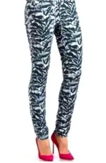 Super sexy Alice+ Olivia five pocket “Silver Tiger” skinny jeans. NWT