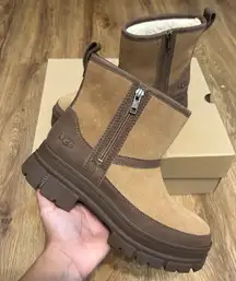 UGG Ashton platform ankle boots booties shoes zip women’s 9 new