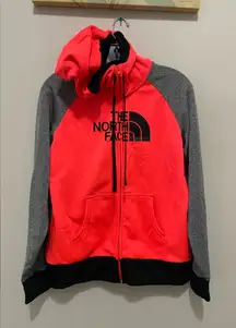 The North Face Sweatshirt Hoodie/ Active Wear/ Track Shirt