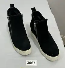 Womans Steve Madden Wedgie Size 7.5 M Black Zip Up Wedge Sneaker Bootie