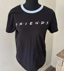 Friends t-shirt w/ blue collar