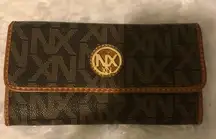 Elegant Black and Gold Key Holder