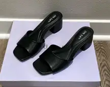 On - 34th Black Women's Slide Sandals EUC