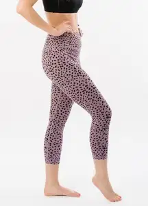 Zyia  Active Fit 'n Free Hi-Rise 7/8 Length Legging in Lilac Jaguar Size 8-10