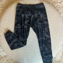 Beyond Yoga Camo Lounge Pants, size S, gently used