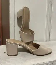 Elegant and simple low heels that go with everything!