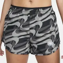 NWT Nike 🆕 $48 Dri-Fit Icon Clash Tempo Luxe Running‎ Shorts Size M