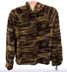 Derek Heart  Camo Sherpa Size: 1XL