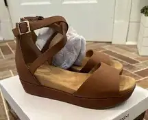 Giani Bernini Cognac Wedge Shoe size 7.5 NWB