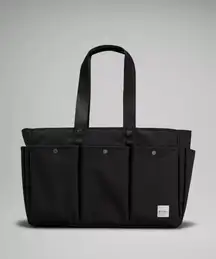 $148 PRE-OWNED Lululemon Black Utilitarian Pockets Zippered Tote Bag 25L