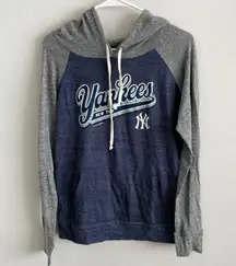 New York Yankees MLB Raglan Sleeve Blue Gray Pullover Hoodie Size Small