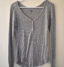 2/$15 S- SO Soft Grey Light Boyfriend V-Neck Flattering Long Sleeved Top