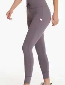 Vuori Women's purple Daily Form Leggings